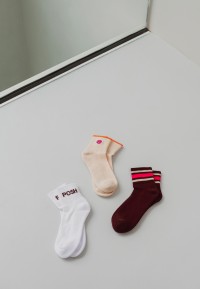 POSH logo socks in red, white and ecru – soft cotton blend with stretch