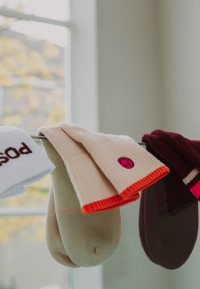 POSH sokken met smiley-detail – ecru sokken met oranje rand, casual styling