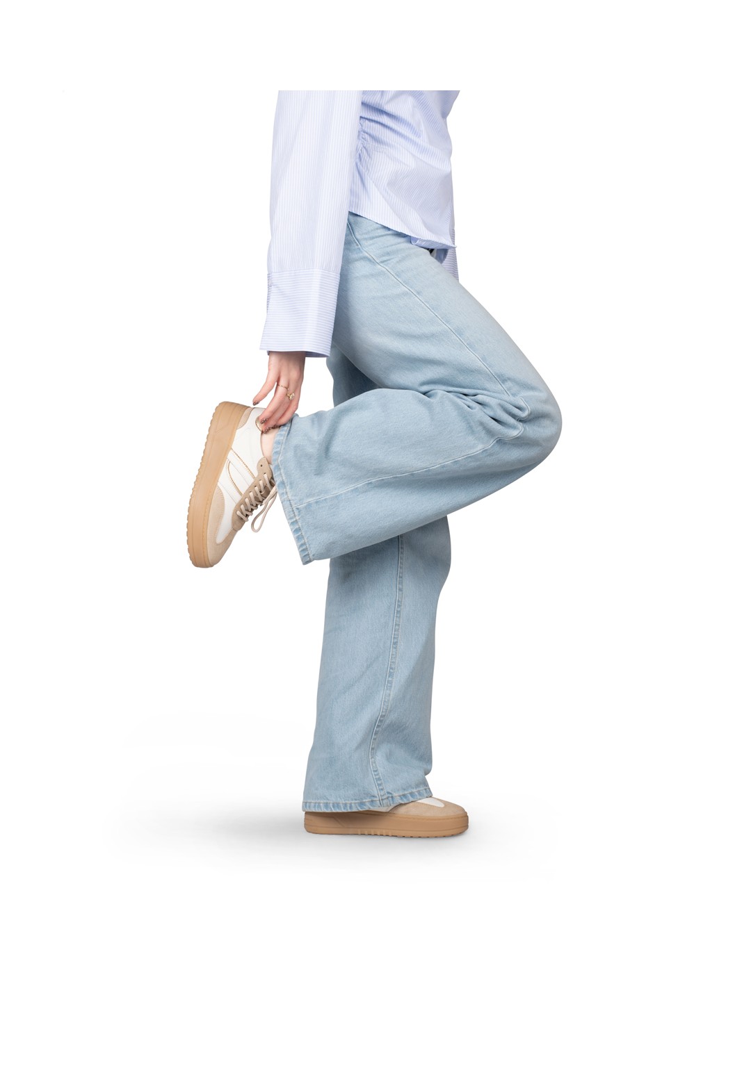 ANEMONE Sneaker gestylt mit ausgestellter Denim-Jeans