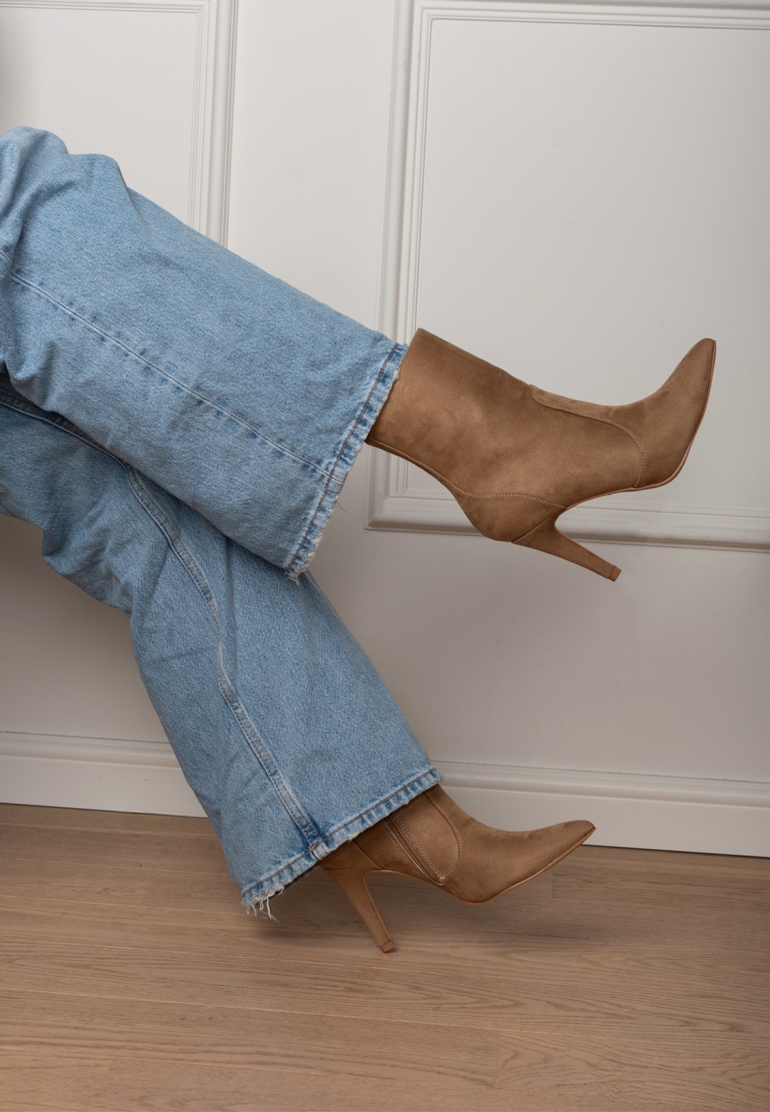 TAVERNE enkellaarsjes gedragen met jeans, zittende look