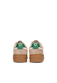 Achterkant van de GEORGIA sneaker met groen hielstuk en roze details