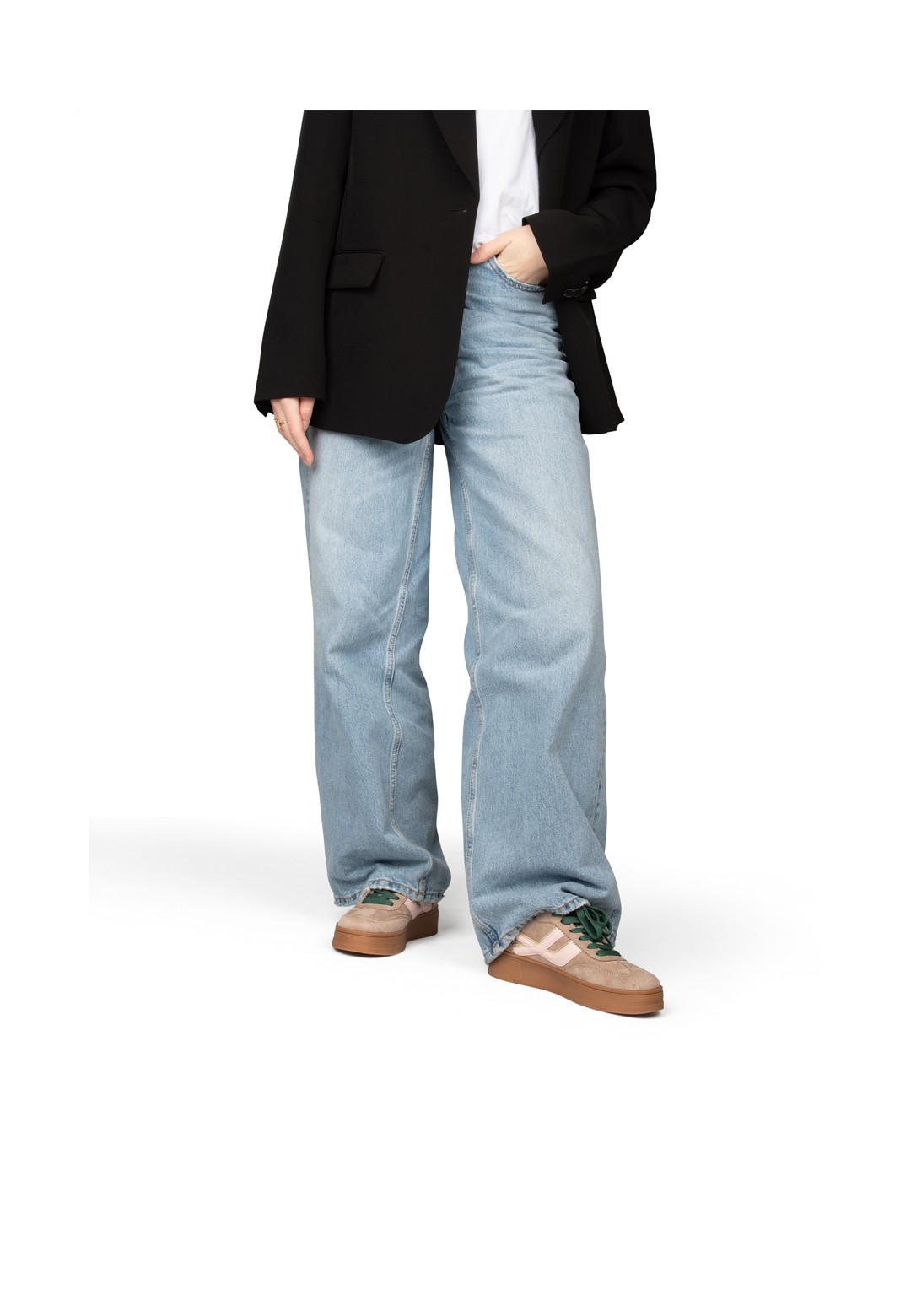 POSH by Poelman GEORGIA sneaker gestyled met jeans – outfitvoorbeeld