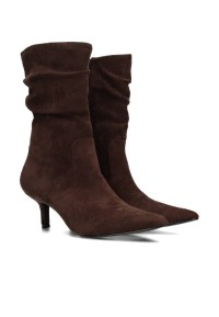 Trendy bruine enkellaarsjes van POSH by Poelman met spitse neus en kitten heel