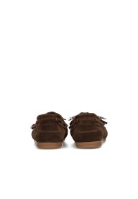 Rückansicht der braunen Wildleder-Loafers