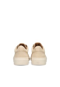 Rückansicht der ENZO Sneakers mit beiger Ferse und dezentem Branding