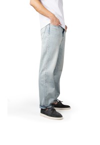 Getragener LIAM Slipper aus schwarzem Wildleder – Seitenansicht