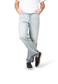 LIAM Herren-Slipper kombiniert mit hellblauer Jeans