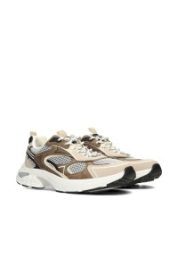 Paar beige- und taupefarbene Sneaker in Dreiviertelansicht