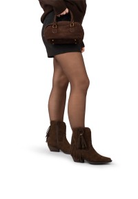 Modelbild: HABOOB Westernstiefel mit kurzem Rock gestylt – Seitenansicht