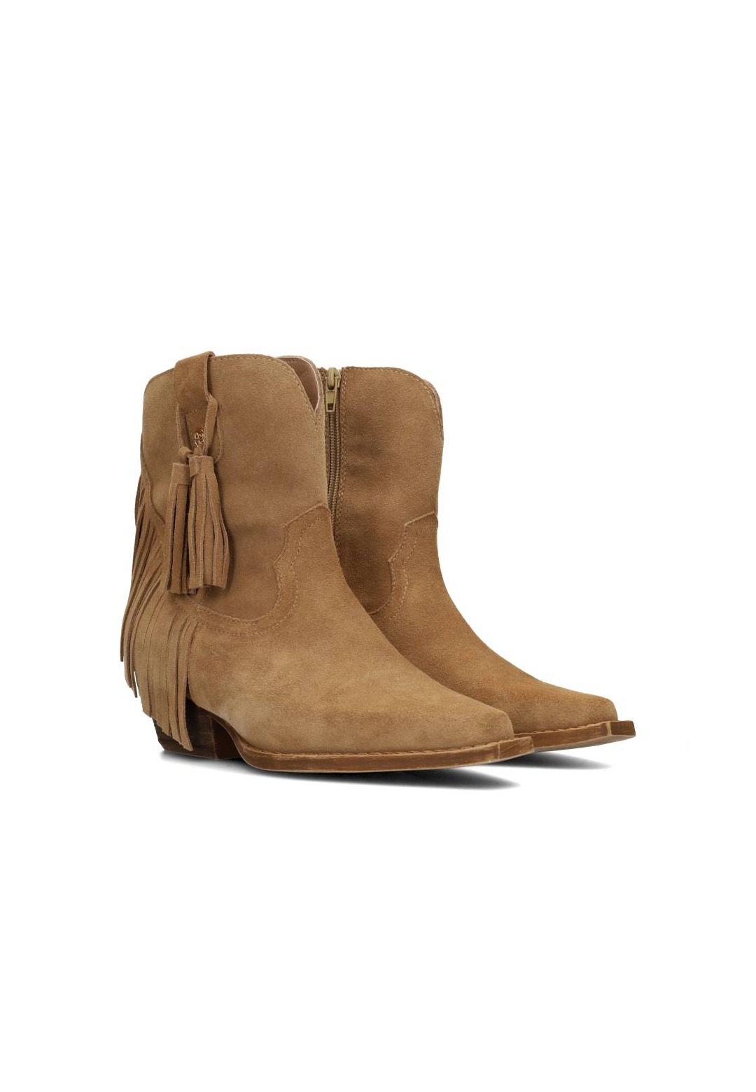 Angled side view of the HABOOB boot – pointed toe and slanted heel