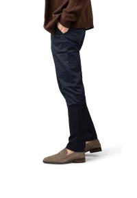 GERRY instappers gedragen met donkerblauwe broek – zijaanzicht