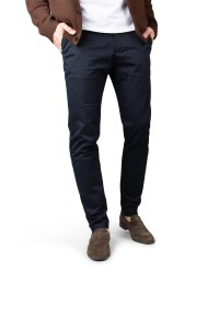 JIM instappers gedragen met donkere jeans – vooraanzicht