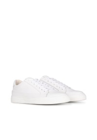 Witte NERO sneakers schuin van voren