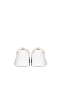 Achteraanzicht van witte NERO sneakers