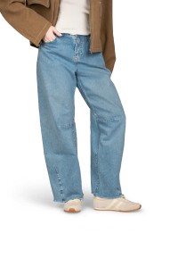 Model wearing MAXINE sneakers with blue jeans