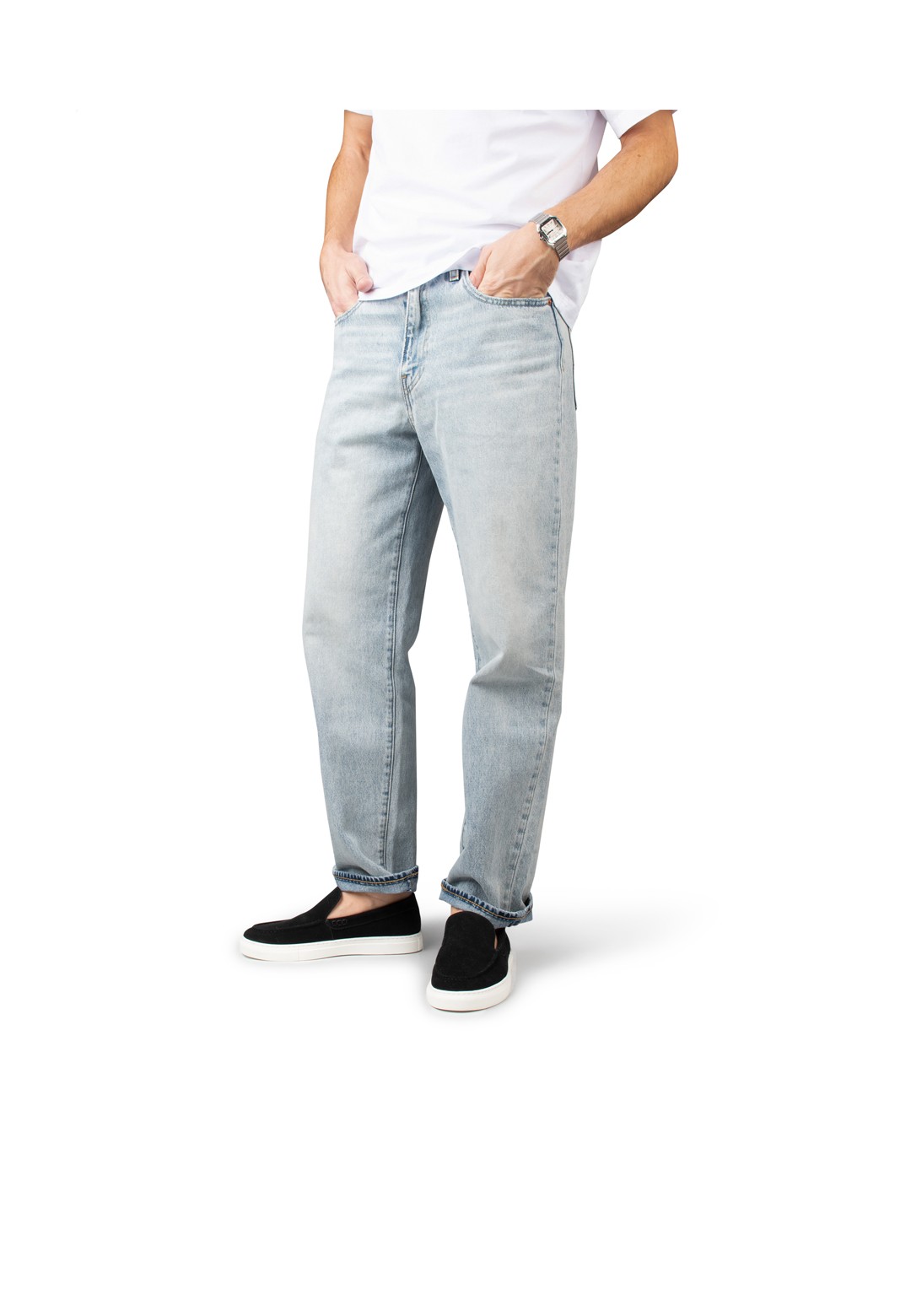 Freizeitlook mit schwarzen MICK Slippern und Jeans – Vorderansicht