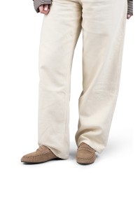 SAMMY instappers gedragen met lichte pantalon – staande pose