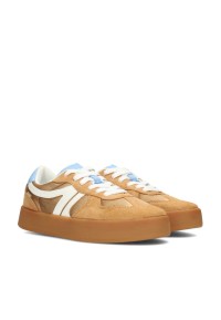 Angled front view of the cognac FLO sneaker pair with gum sole
