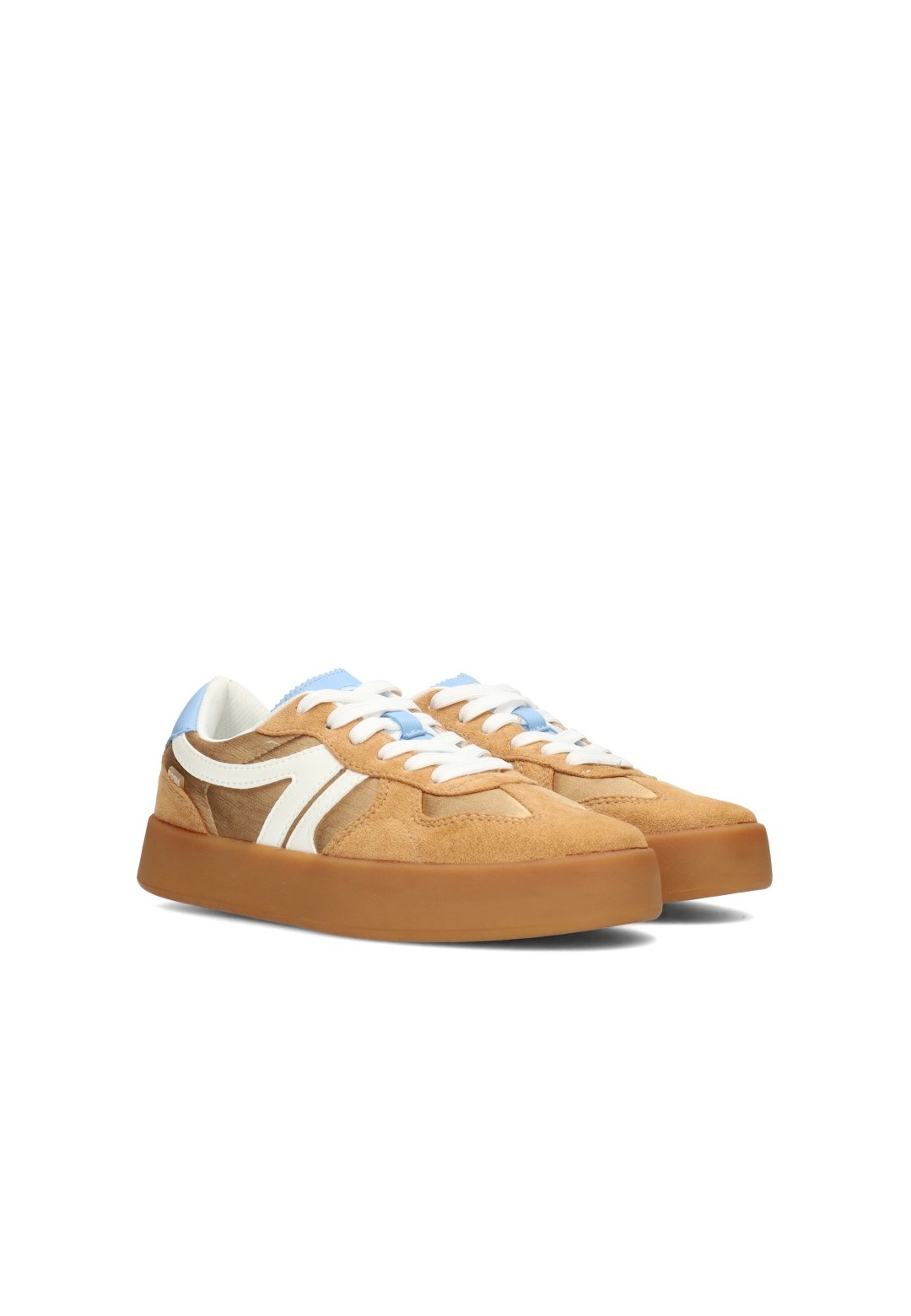 Angled front view of the cognac FLO sneaker pair with gum sole