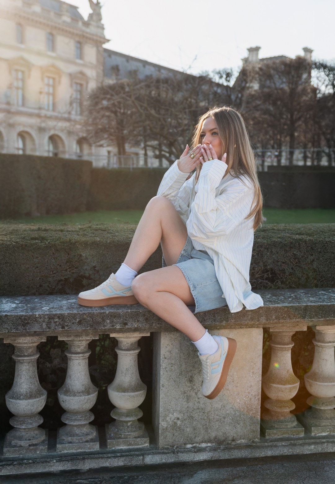 Model wearing the Georgia sneaker by POSH by Poelman.