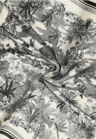 Close-up van sjaal met jungle patroon