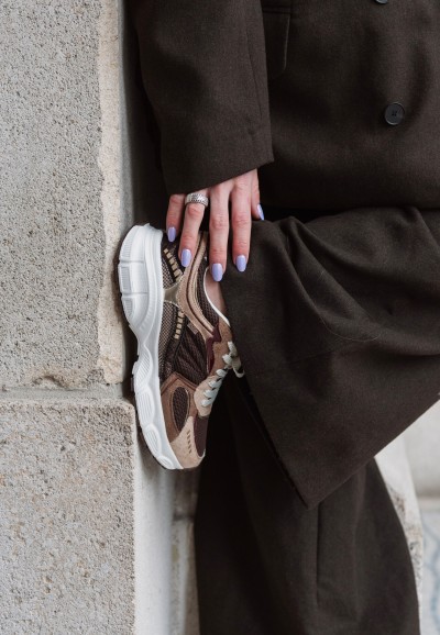 Close-up of the POSH by Poelman Ilse sneakers.