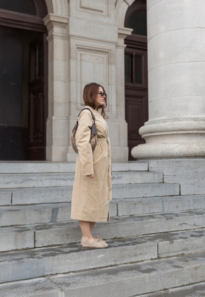 The model wears the Lira loafers by PS Poelman paired with a beige outfit