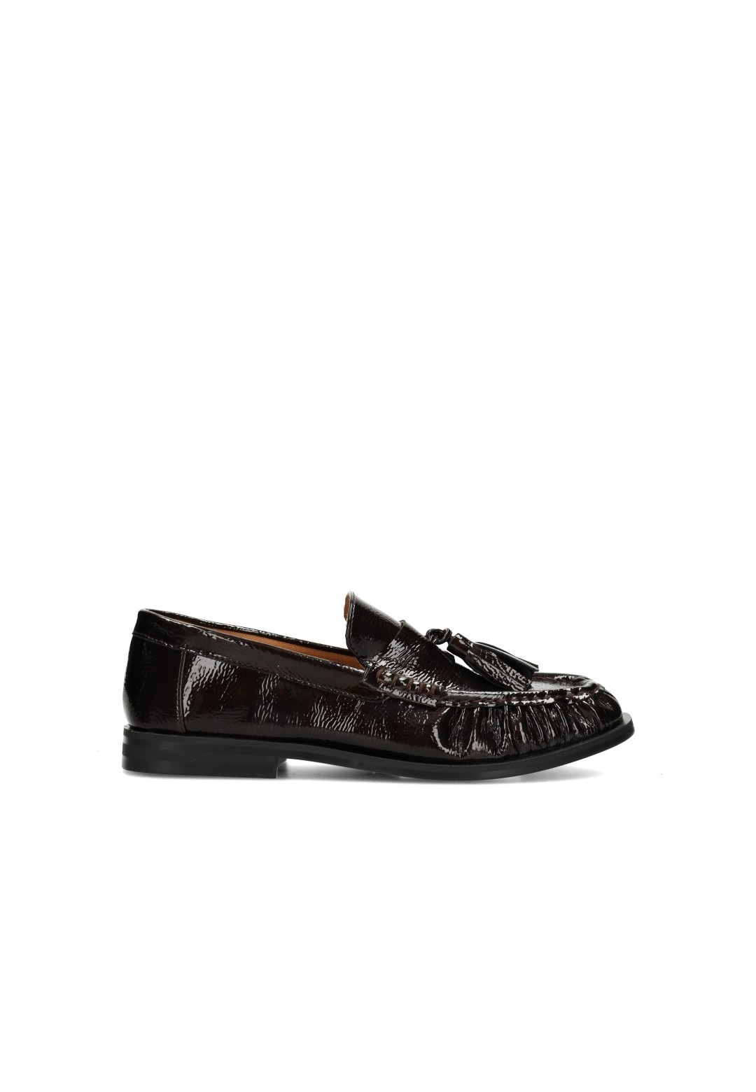 Donkerbruine POSH by Poelman RHODE loafers van lakleer met crocoprint en bitdetail, zijaanzicht.
