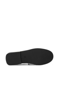 Onderzijde van de rode POSH by Poelman RHODE loafers met platte zwarte zool.