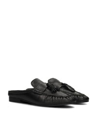 Schuin zijaanzicht van de Poelman LOTTIE dames loafers van zwart leer