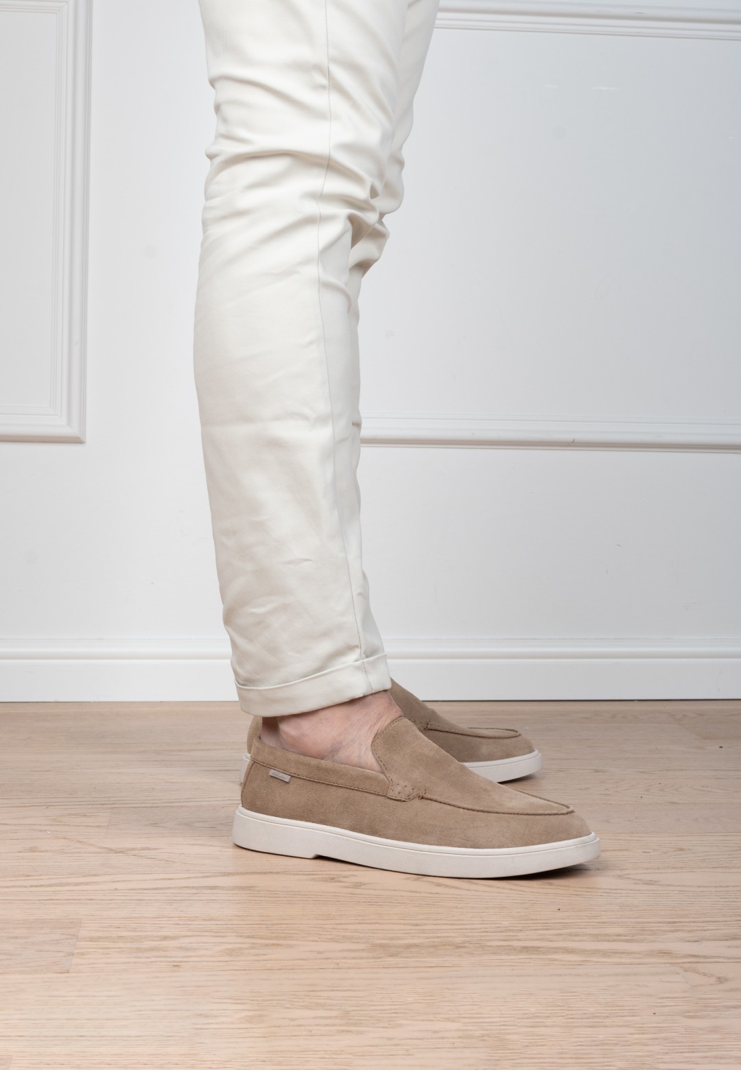 Model wearing PS Poelman Mason beige loafers with light trousers – close-up
