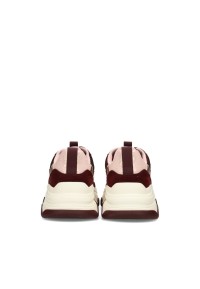 Bordeauxrode Gigi sneakers van Posh by Poelman met crèmekleurige accenten en een chunky zool.