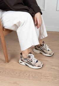 POSH by Poelman HARPER beige dames sneakers gedragen – lifestyle