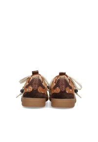 Achteraanzicht van de HABOOB SKYE sneaker met crocoprint hieldetail