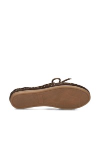 Onderzijde van de Poelman Sira loafers met platte zool in lichtbruin.
