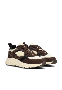 Donkerbruine POSH by Poelman CARO sneakers met crocoprint, beige details en chunky zool, schuin zijaanzicht.
