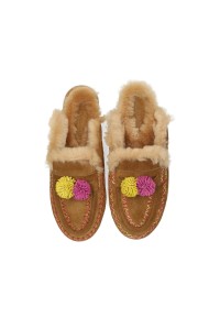 Top view of light brown Poelman NINA slippers with faux fur lining and pink-yellow pom-poms.