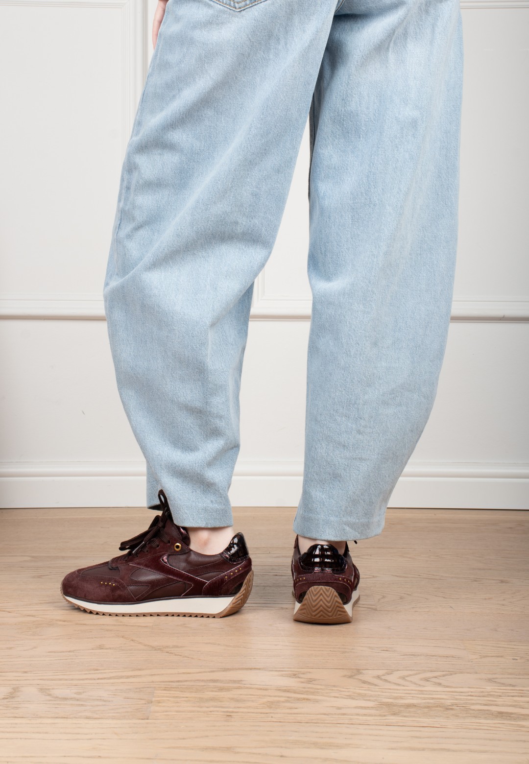 Poelman VALERIA Damen Sneaker aus rotem Leder und Wildleder – getragen, Vorderansicht