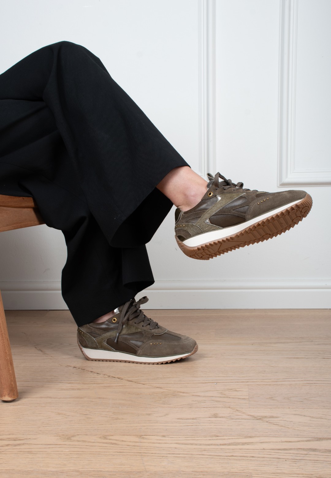 Poelman VALERIA groene dames sneakers – gedragen detailaanzicht