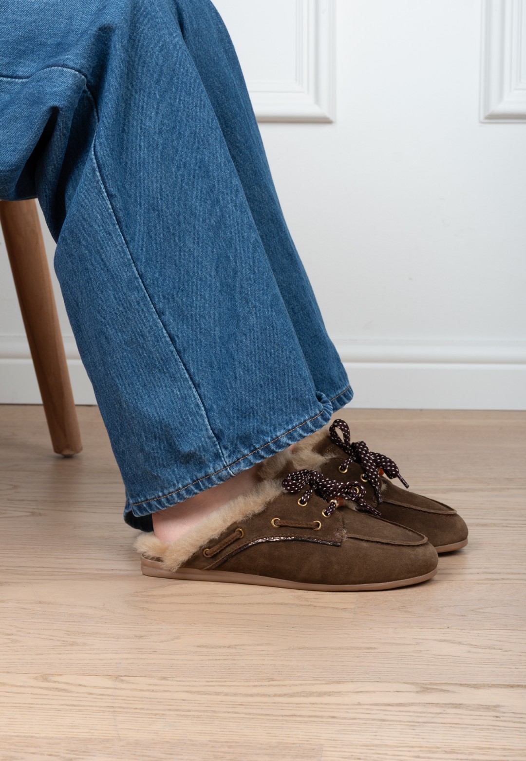 Poelman ISA bruine dames loafers gedragen zijaanzicht