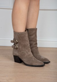 Model wearing Poelman Rosa taupe boots with buckle details – side view