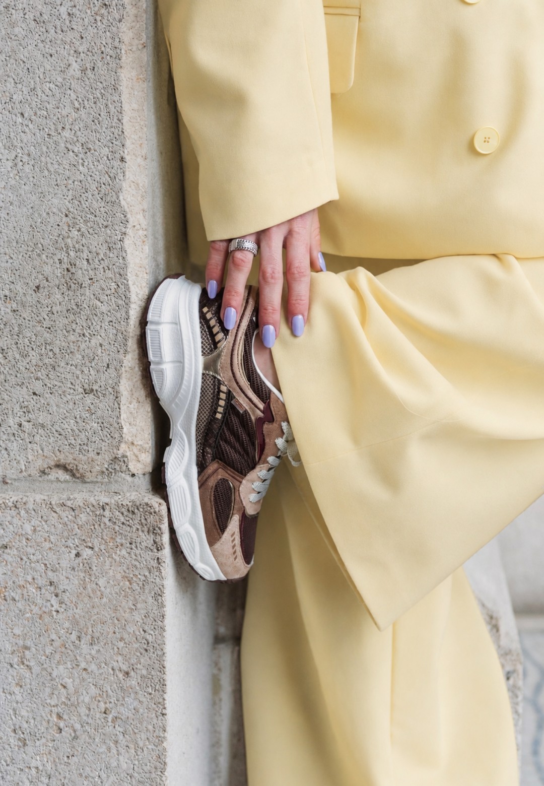 Close-up van de POSH by Poelman Ilse sneakers