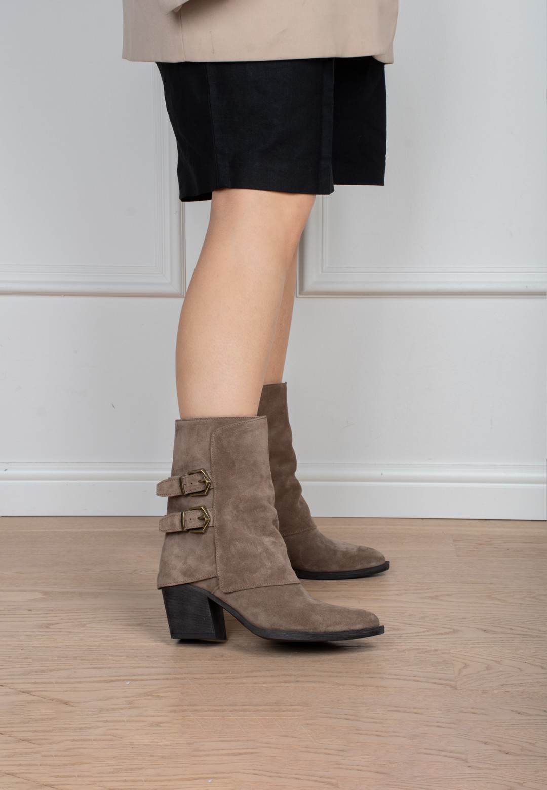Model wearing Poelman Rosa taupe boots with buckle details – side view