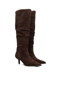 ANITA hohe Stiefel aus dunkelbraunem Imitat-Wildleder – schräge Vorderansicht