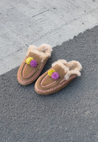 Poelman NINA bruine suède loafers met zachte voering en kleurrijke details
