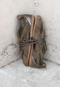 Draufsicht auf Haboob AYLA grüne Wildleder-Sneaker mit Lackleder-Details