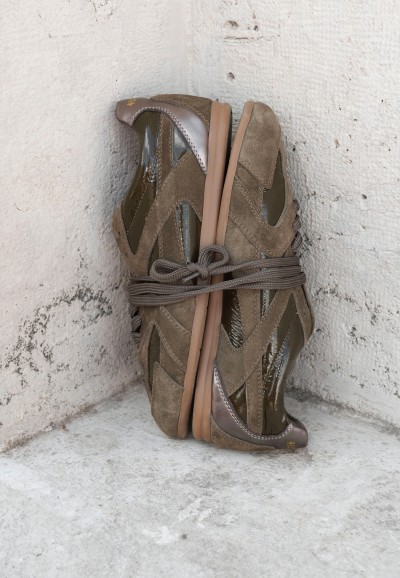 Bovenaanzicht Haboob AYLA groene suède sneakers met lakleren details