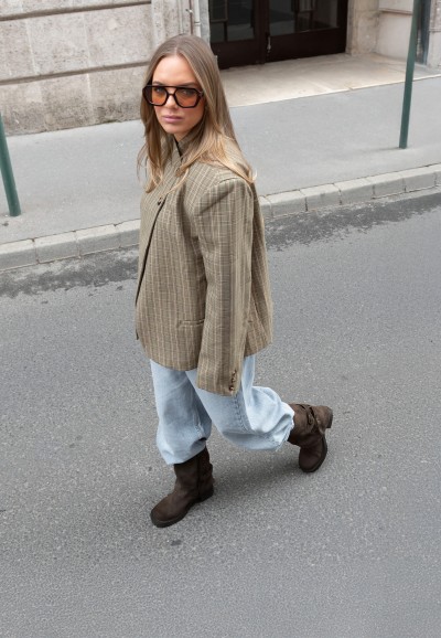 POSH by Poelman SHANTI braune Damenstiefel lässig mit Jeans und Blazer kombiniert