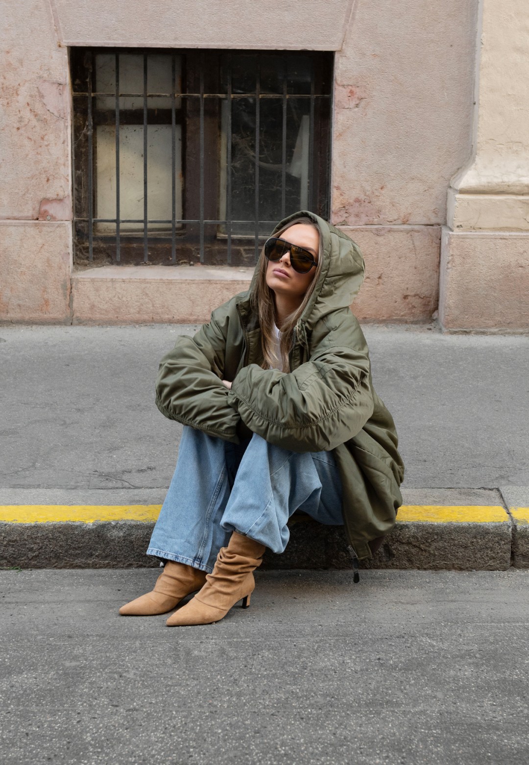 POSH by Poelman LAUREEN cognac laarzen gedragen met jeans en oversized jas