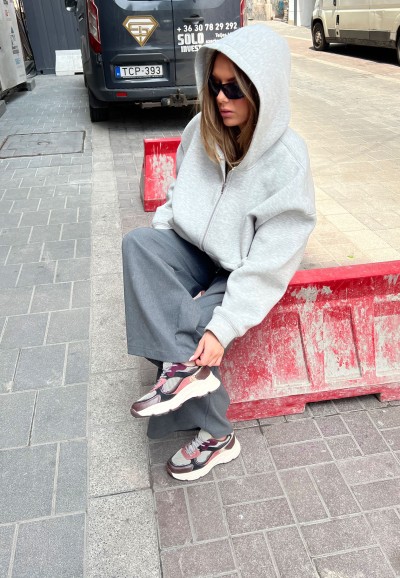 POSH by Poelman ANGY women's sneakers in burgundy and beige styled with a grey casual outfit
